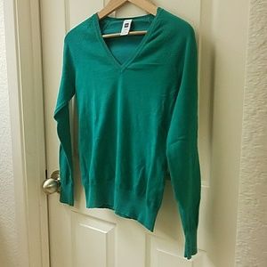 ❌Donated -- Gaps v neck sweater.